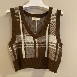 NWT cropped sweater vest juniors size XL